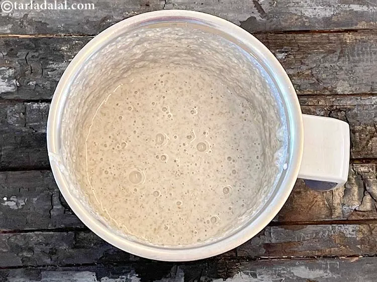 स्टेप 13 – कुट्टू-दही के मिश्रण को पानी का उपयोग किए बिना मिक्सर …
