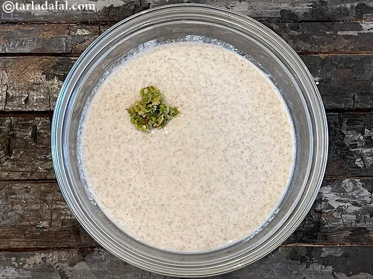 स्टेप 15 – १ टी-स्पून <a href=""https://www.tarladalal.com/glossary-ginger-green-chilli-paste-adrak-mirch-ki-paste-adrak-mirchi-paste-hindi-139i"" target=""_blank""><strong>अदरक-हरी मिर्च की पेस्ट</strong></a> डालें।