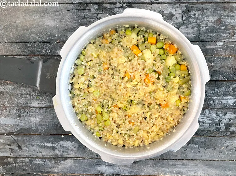 Step 34 – Your <strong>buckwheat moong and vegetable khichdi&nbsp;</strong>is ready.