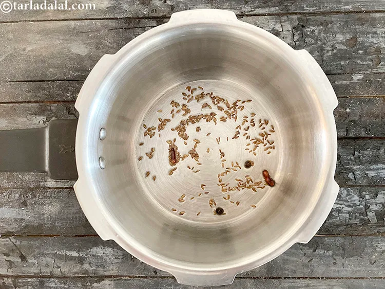 Step 22 – Let&nbsp;the cumin seeds crackle.