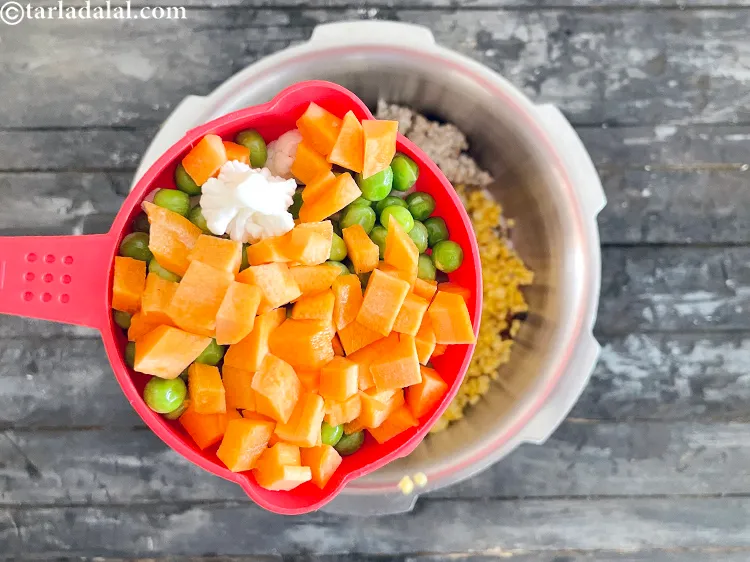 Step 26 – Add&nbsp;1 cup chopped mixed vegetables.