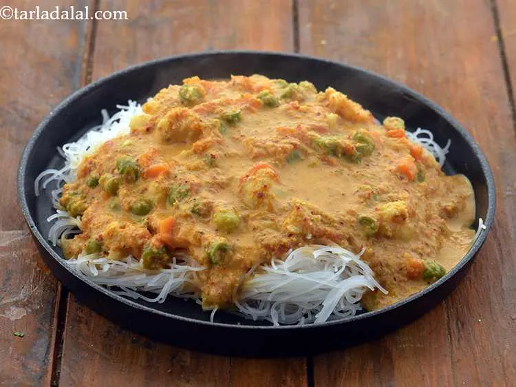 Step 36 – Top it with 1/4th portion of the prepared curry evenly over it.