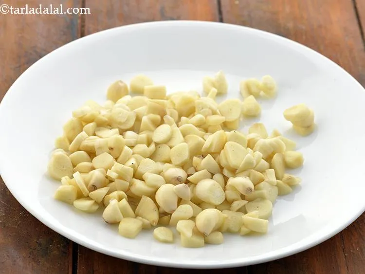 Step 29 – Slice the garlic cloves into roundels.