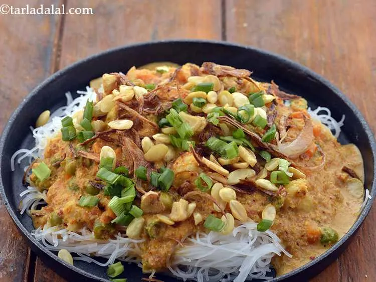 स्टेप 37 – साथ ही, थोड़े तले हुए लहसुन और हरे प्याज को …