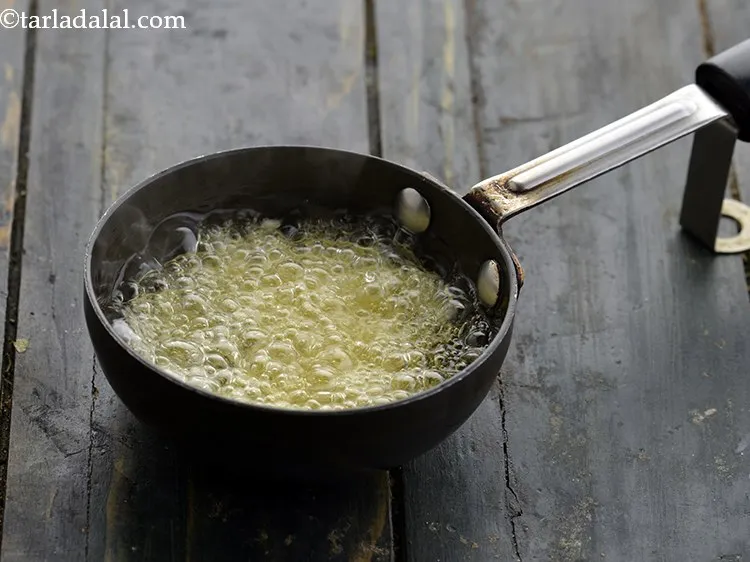 Step 5 – Add 1 tbsp chopped garlic.