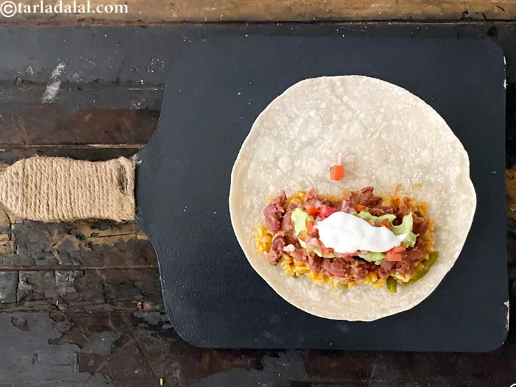 Step 123 – Put&nbsp;2 tbsp of sour cream evenly over it.