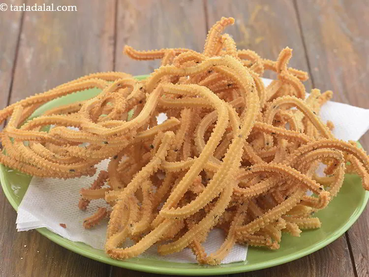 स्टेप 23 – <strong>बेन्ने&nbsp;</strong>&nbsp;<strong>चकली को</strong>&nbsp;ठंडा करके परोसें&nbsp;या किसी एयर-टाइट कन्टेनर में भरकर 15 …