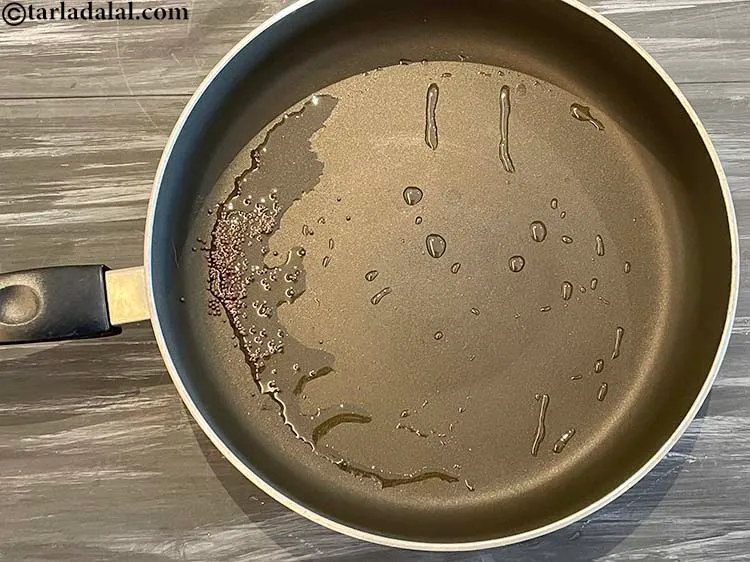 Step 2 – <meta charset="UTF-8" /> To make&nbsp;<strong>cabbage capsicum sabzi recipe&nbsp;|&nbsp;healthy simla mirch gobi sabzi&nbsp;|&nbsp;Indian dry cabbage capsicum …