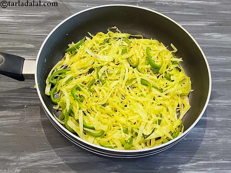 Step 17 – Cook <strong>cabbage capsicum sabzi |&nbsp;healthy simla mirch gobi sabzi&nbsp;|&nbsp;Indian dry cabbage capsicum sabzi&nbsp;|&nbsp;gobi capsicum sabzi …