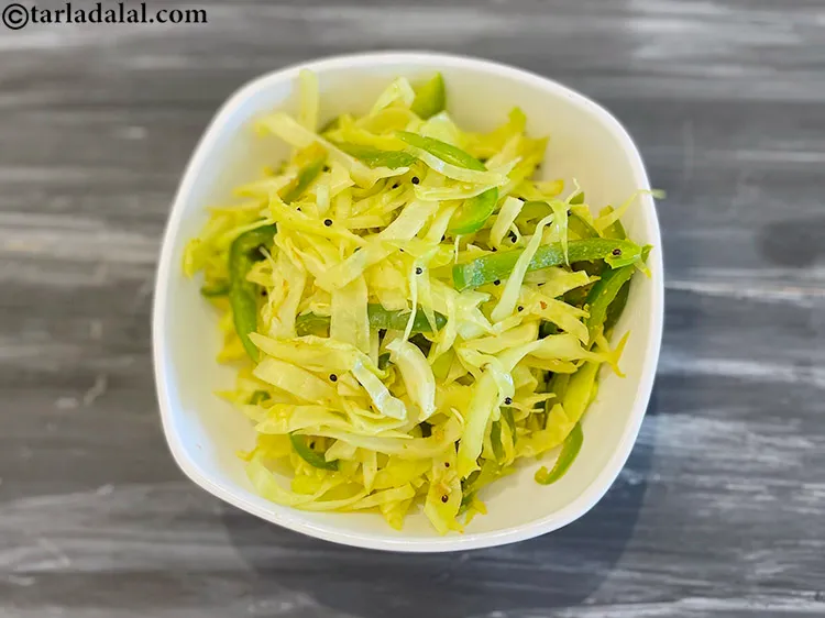 Step 18 – <meta charset="UTF-8" /> Serve the&nbsp;<strong>cabbage capsicum sabzi recipe&nbsp;|&nbsp;healthy simla mirch gobi sabzi&nbsp;|&nbsp;Indian dry cabbage capsicum …