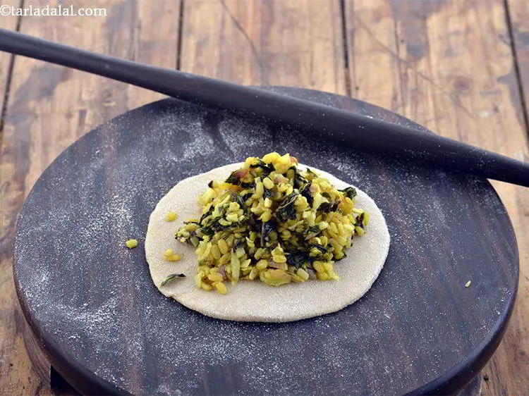 Step 25 – Place a portion of the prepared stuffing in the center of the circle.