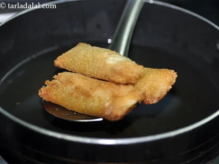 Step 23 – Fry till the <strong>paneer bread roll</strong> turn golden brown in colour from all the sides. …