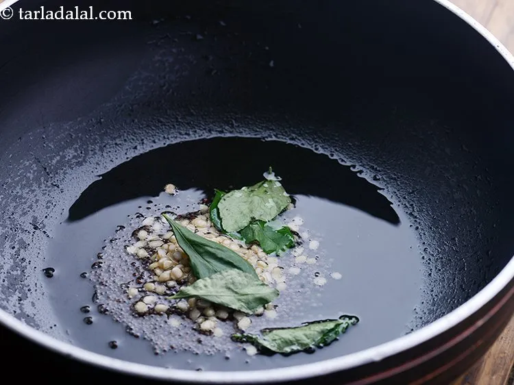 स्टेप 4 – कडी पत्ता डालें।