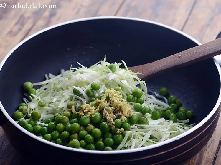 स्टेप 9 – अदरक डालें।