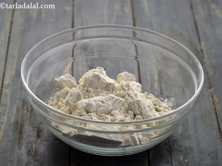 Step 4 – Add the jowar flour. Read about the nutritional benefits of <a href="https://www.tarladalal.com/article-health-benefits-of-jowar-flour-237" target="_blank">17 Amazing Health …