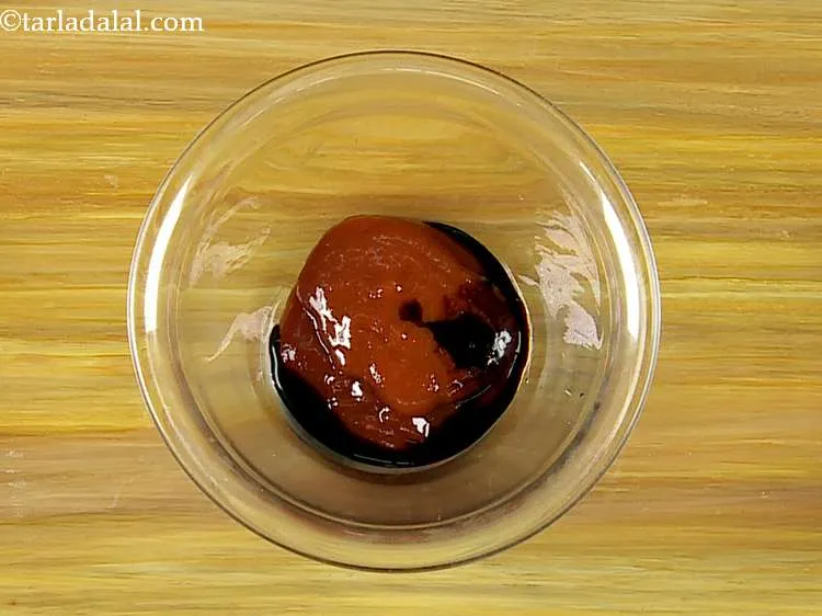 Step 4 – Add the soy sauce to give a little blackish color to the&nbsp;<strong>Cabbage Manchurian.</strong>