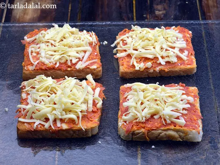 स्टेप 17 – प्रत्येक ब्रेड स्लाइस पर समान रूप से शेष १/२ कप …