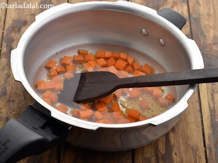 स्टेप 17 – एक चम्मच का उपयोग करके अच्छी तरह मिलाएं।