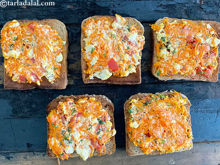 Step 15 – <meta charset="UTF-8" /> Serve the&nbsp;carrot and paneer toast&nbsp;hot.