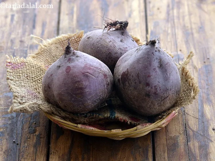 Step 8 – To continue making <strong>Carrot Beetroot Raita for Kids,</strong> buy the perfect beetroot also. Select beetroots …