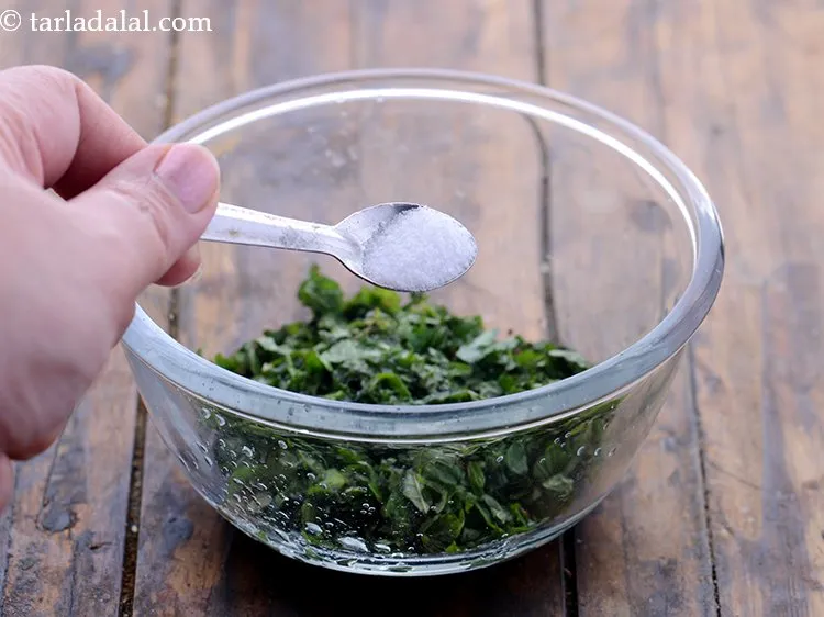 स्टेप 12 – स्वादानुसार नमक डालें।