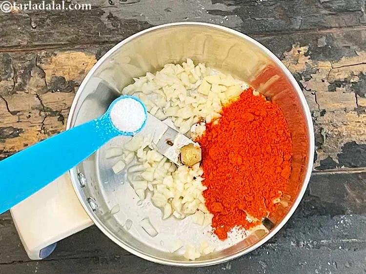 स्टेप 15 – स्वादानुसार नमक डालें।