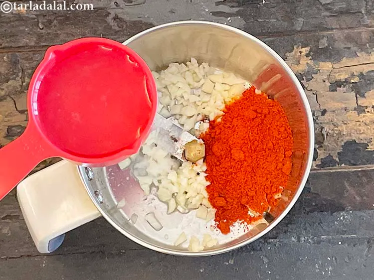 स्टेप 16 – मिक्सर में पीस लें।