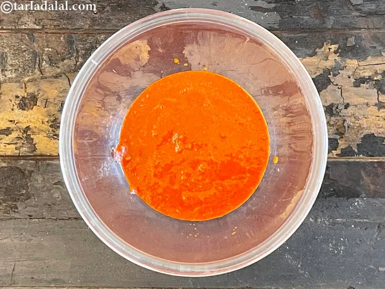 स्टेप 17 – एक कटोरी में पीसी हुई चटनी डालें।