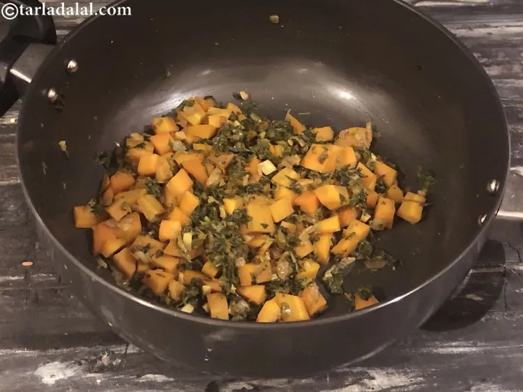 Step 15 – Mix <strong>gajar methi sabzi recipe&nbsp;|&nbsp;sabzi for diabetes&nbsp;|&nbsp;carrot and fenugreek vegetable Indian style&nbsp;|&nbsp;healthy carrot methi sabzi&nbsp;| …