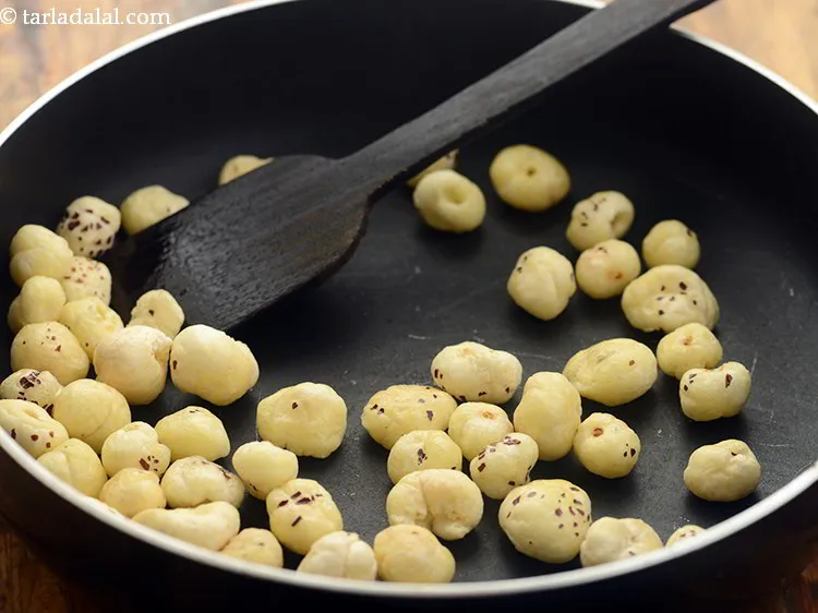 Step 25 – Saut&eacute; on a medium flame for 3 to 4 minutes. This will make the makhanas …