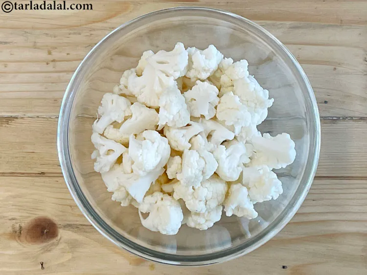 स्टेप 4 – चाकू या हाथ की सहायता से बड़े फूलों को मुख्य …