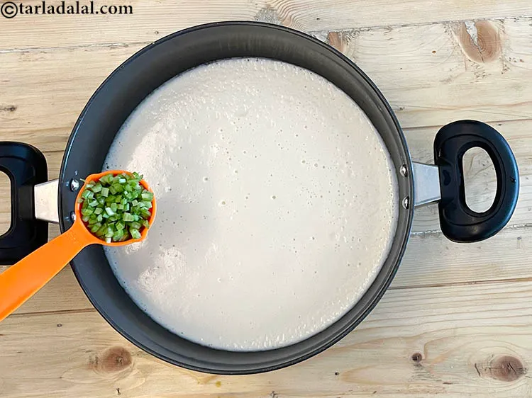 स्टेप 18 – २ टेबल-स्पून <a href=""https://www.tarladalal.com/glossary-chopped-celery-hindi-799i"">बारीक कटा हुआ अजमोद</a> डालें।&nbsp;<a href=""/recipes-using-celery-in-hindi-257"">अजमोडा</a>&nbsp;रक्त में …