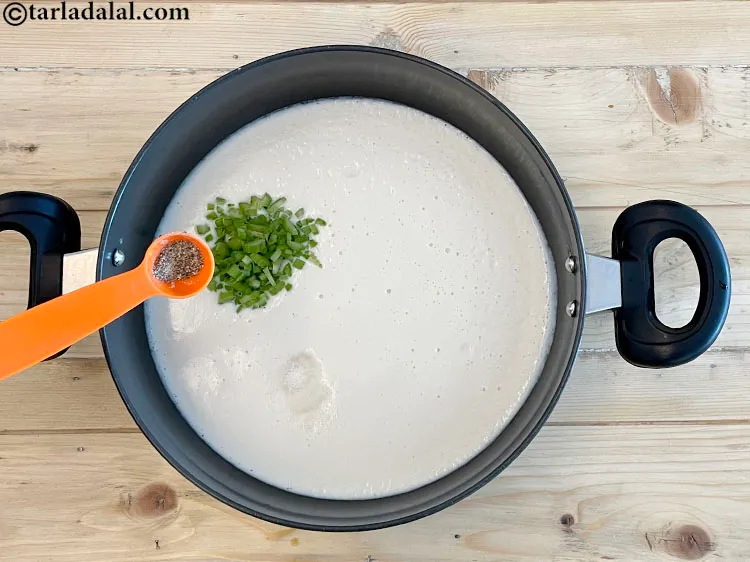 स्टेप 20 – ताज़ी पिसी हुई काली मिर्च डालें।