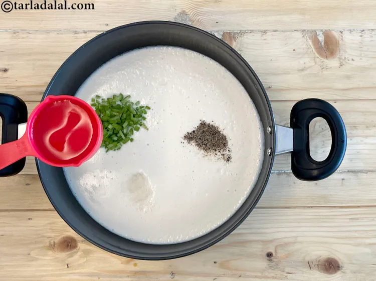 स्टेप 21 – १/२ कप पानी डालें।