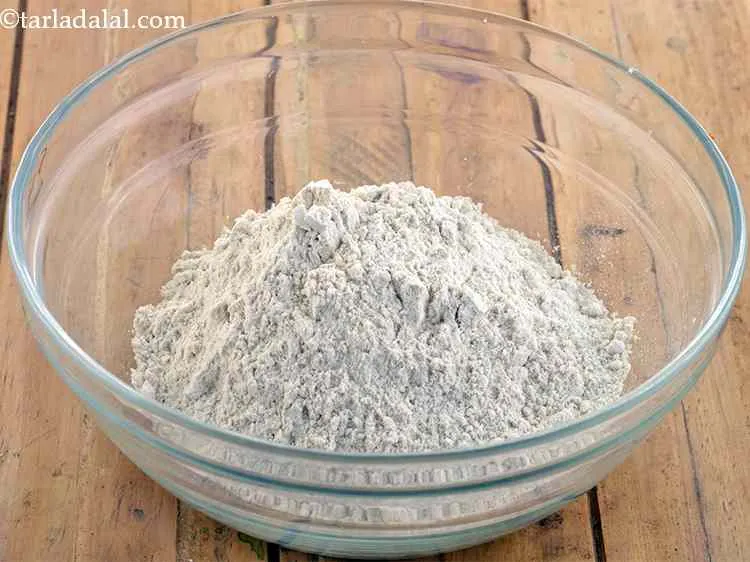 स्टेप 1 – <strong>फूलगोभी के पत्ते के पराठे की रेसिपी&nbsp;|&nbsp;हेल्दी फूलगोभी के पत्ते …