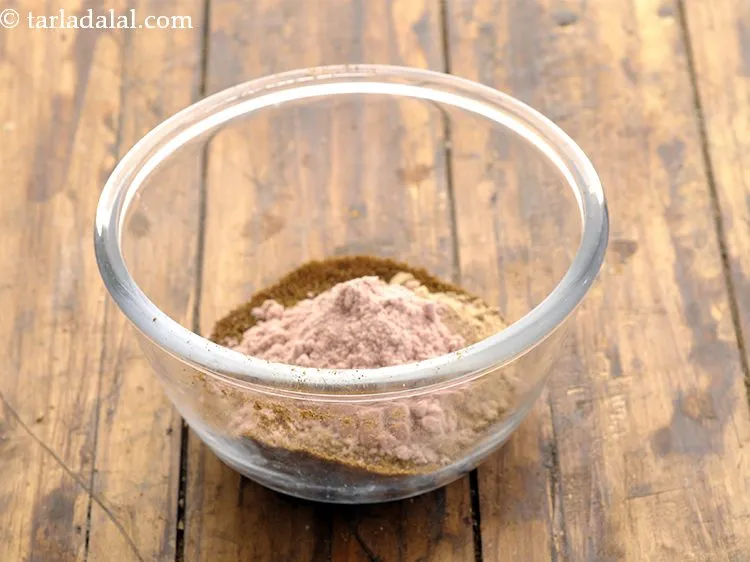 स्टेप 10 – काला नमक डालें। काला नमक या सचंल चाट मसाला को …