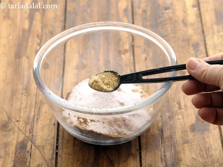 स्टेप 12 – हींग डालें। हालांकि इसकी मात्रा कम है, क्योंकी चाट मसाला …