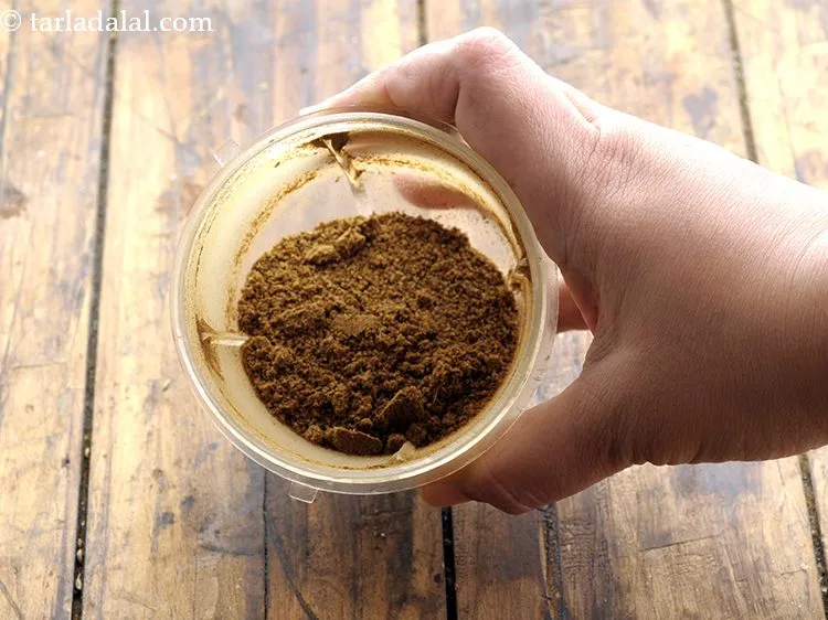 स्टेप 7 – एक स्मूद और महीन पाउडर बनने तक पीस लें। <strong>घर …