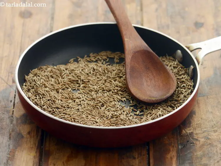 स्टेप 3 – १ मिनट के लिए या जब तक जीरा सुगंधित और …