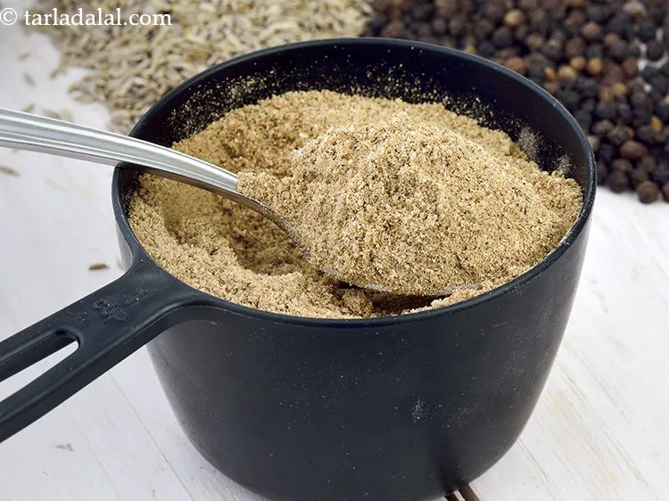 Step 35 – Sprinkle a little <a href="https://www.tarladalal.com/glossary-chaat-masala-300i">chaat masala</a>.