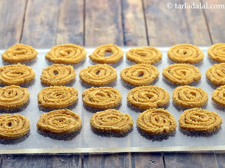 Step 20 – Press out all <strong>chaklis</strong> like this, keep them covered so that they don&rsquo;t dry out. …