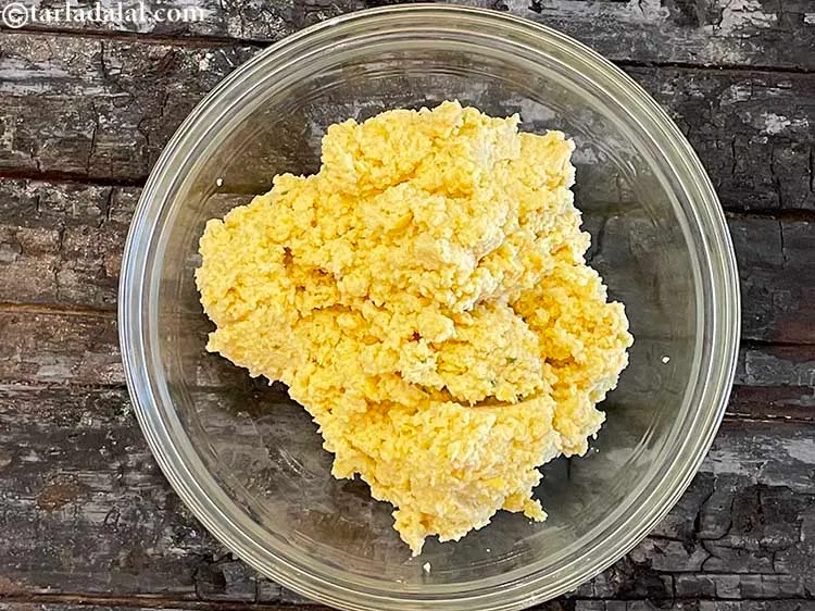 स्टेप 9 – एक गहरे कांच के कटोरे में मिश्रण को डालें।