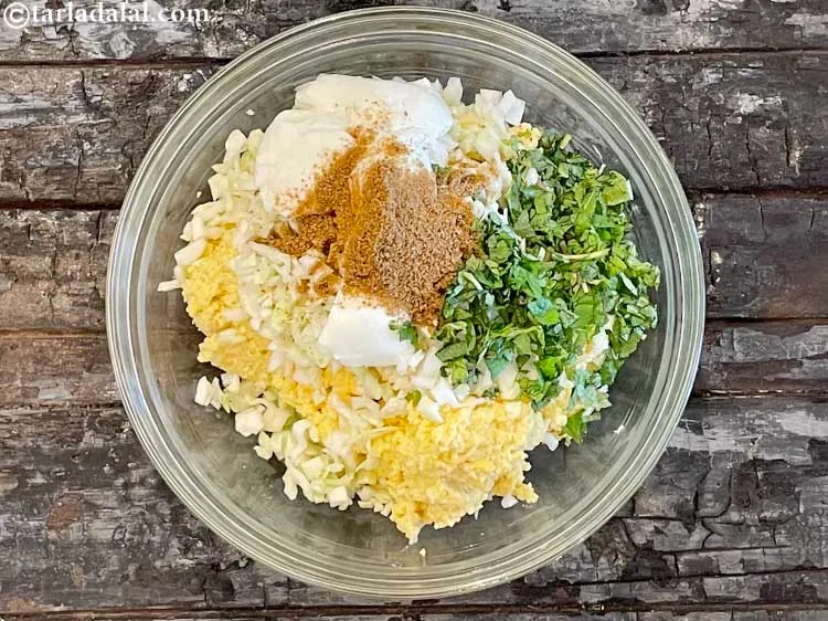 स्टेप 13 – १ १/२ टी-स्पून ज़ीरा पाउडर डालें।