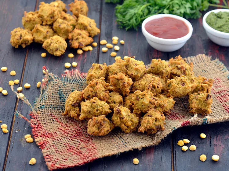 Step 33 – Serve<strong> chana dal bhajiya recipe | Indian chana dal pakora | lentil fritters | crunchy …