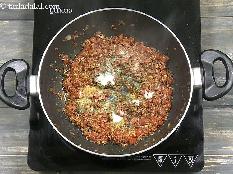 स्टेप 29 – स्वादानुसार <a href=""https://www.tarladalal.com/glossary-salt-namak-table-salt-hindi-418i"">नमक</a>&nbsp;डालें।