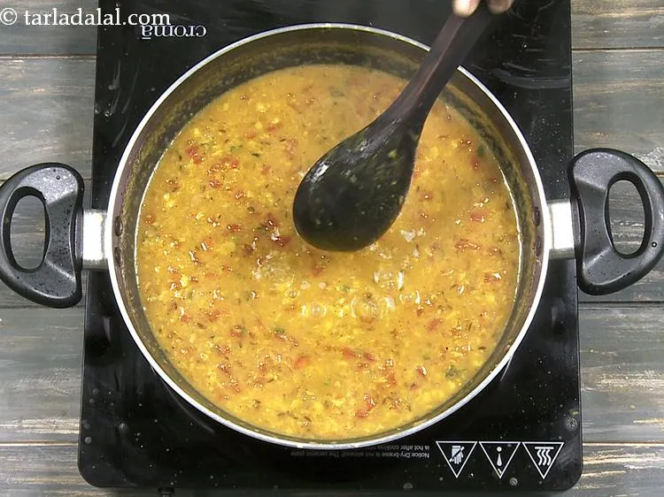 स्टेप 31 – <strong>पंजाबी मसाला चना दाल</strong> को अच्छी तरह मिलाएं और बीच-बीच …