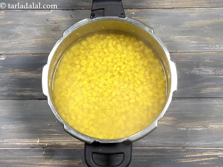 स्टेप 10 – प्रेशर कुकर थोड़ा ठंडा हो जाने के बाद, ढक्कन खोलें। …