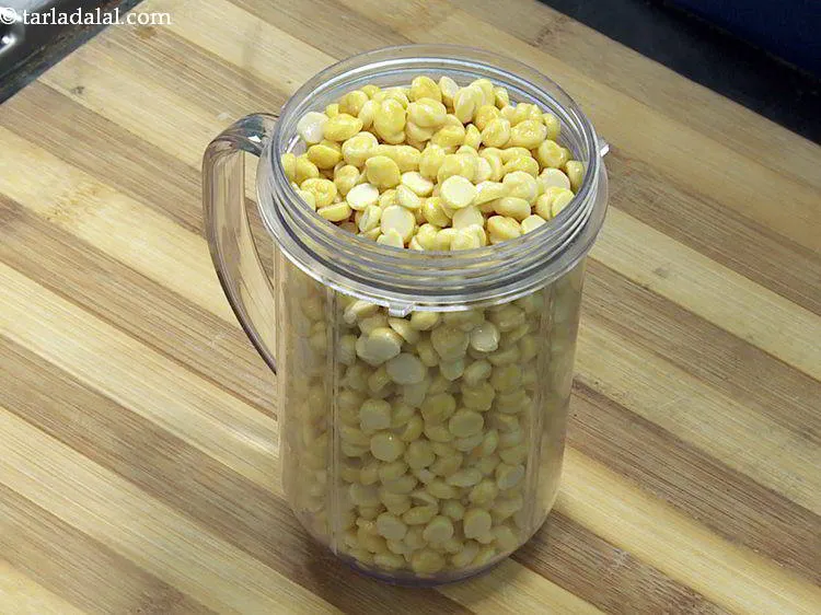 Step 6 – Transfer the soaked and drained chana dal to a mixer jar.
