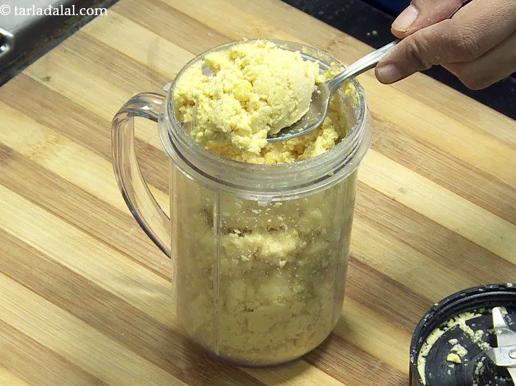 Step 7 – Blend the chana dal to a coarse mixture without using any water. Keep aside.