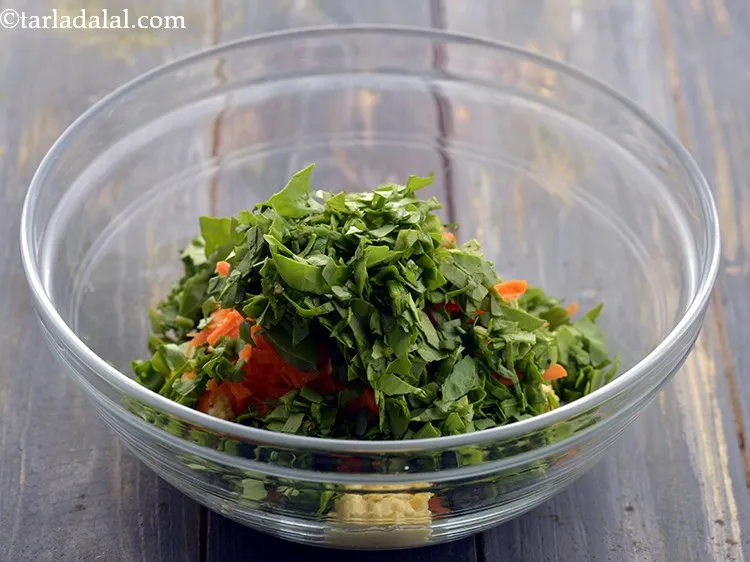 स्टेप 10 – पालक डालें। पालक <a href=""https://www.tarladalal.com/recipes-for-High-Fiber-in-hindi-language-819"" target=""_blank""><strong>फाइबर</strong></a>, <a href=""https://www.tarladalal.com/recipes-for-Iron-Rich--in-hindi-language-379"" target=""_blank""><strong>लोह</strong></a>, <a …